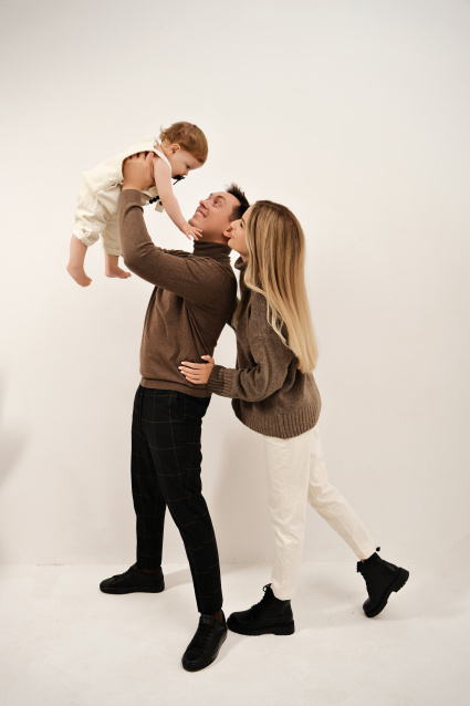 Семейная фотосессия в студии по выгодной цене от сети фотостудий Fashion Box в Уфе – фото № 47