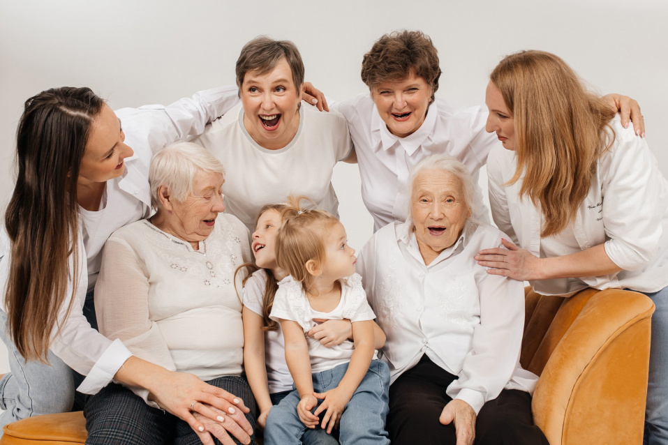 Семейная фотосессия в студии по выгодной цене от сети фотостудий Fashion Box в Уфе – фото № 28