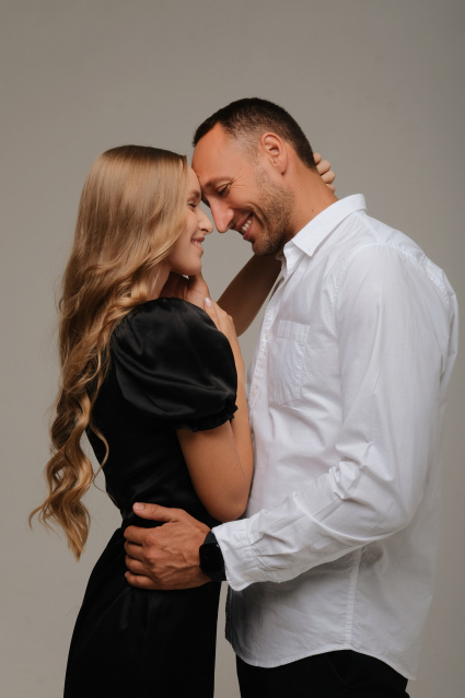 Фотосессия Love Story для пары - забронировать фотосессию в студии от сети фотостудий Fashion Box в Уфе – фото № 15