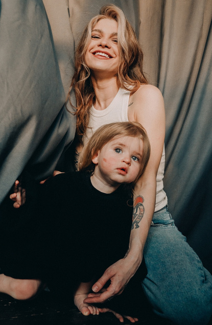 Семейная фотосессия в студии по выгодной цене от сети фотостудий Fashion Box в Уфе – фото № 9