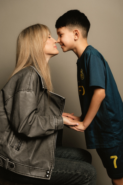 Семейная фотосессия в студии по выгодной цене от сети фотостудий Fashion Box в Уфе – фото № 10