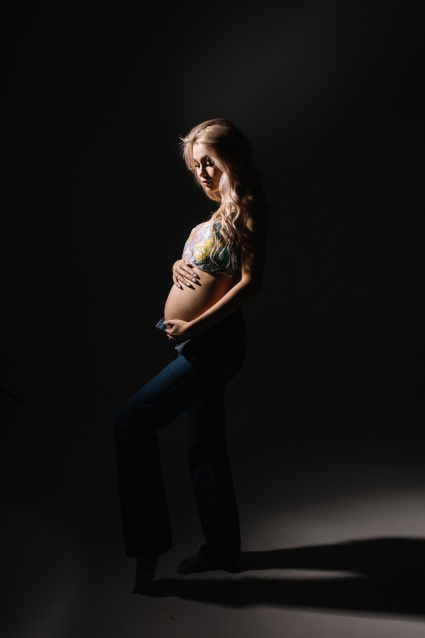 Фотосессия для беременных «В ожидании чуда» - заказать профессиональную фотосъемку от сети фотостудий Fashion Box в Уфе – фото № 2