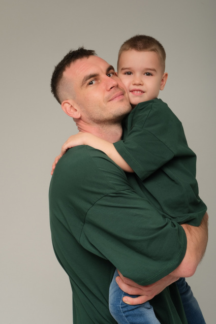 Семейная фотосессия в студии по выгодной цене от сети фотостудий Fashion Box в Уфе – фото № 3