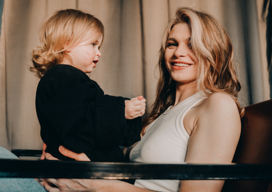 Семейная фотосессия в студии по выгодной цене от сети фотостудий Fashion Box в Уфе – фото № 5