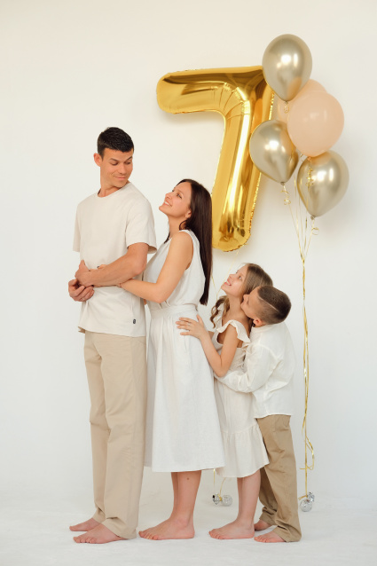 Семейная фотосессия в студии по выгодной цене от сети фотостудий Fashion Box в Уфе – фото № 5